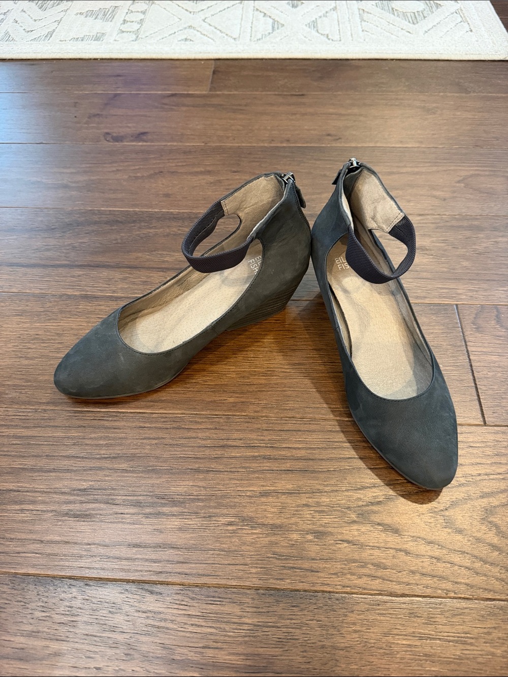 Eileen Fisher Charcoal Gray Suede Liza Ankle Strap Pump Size 6.5 - C76-019